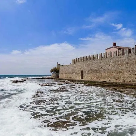 Zadar 18 *